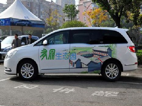 北流户外车贴喷绘如何保持效果?